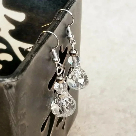 Hand Crafted Victorian Clear Crystal Silver Filigree Basket Earrings - Picture 4 of 8